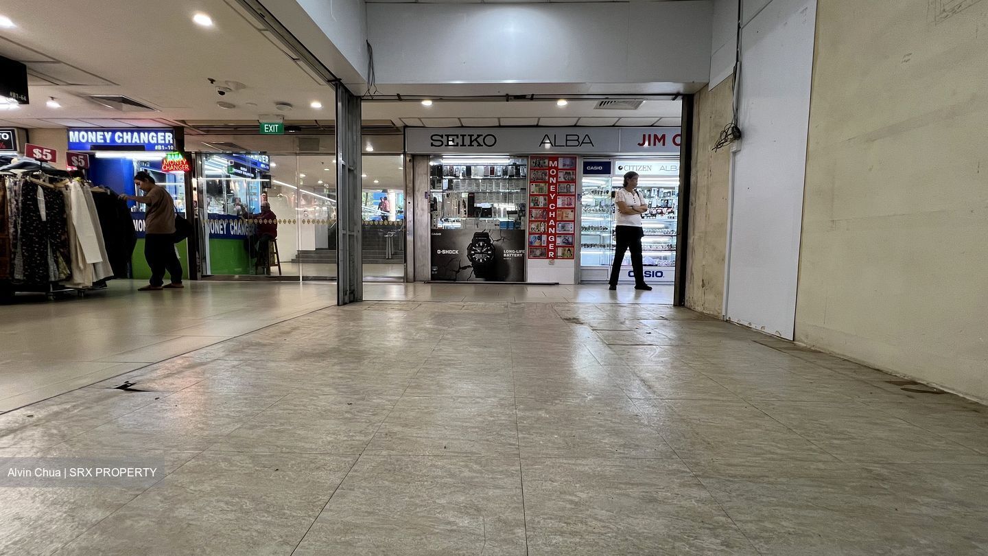 Lucky Plaza (D9), Retail #561793641